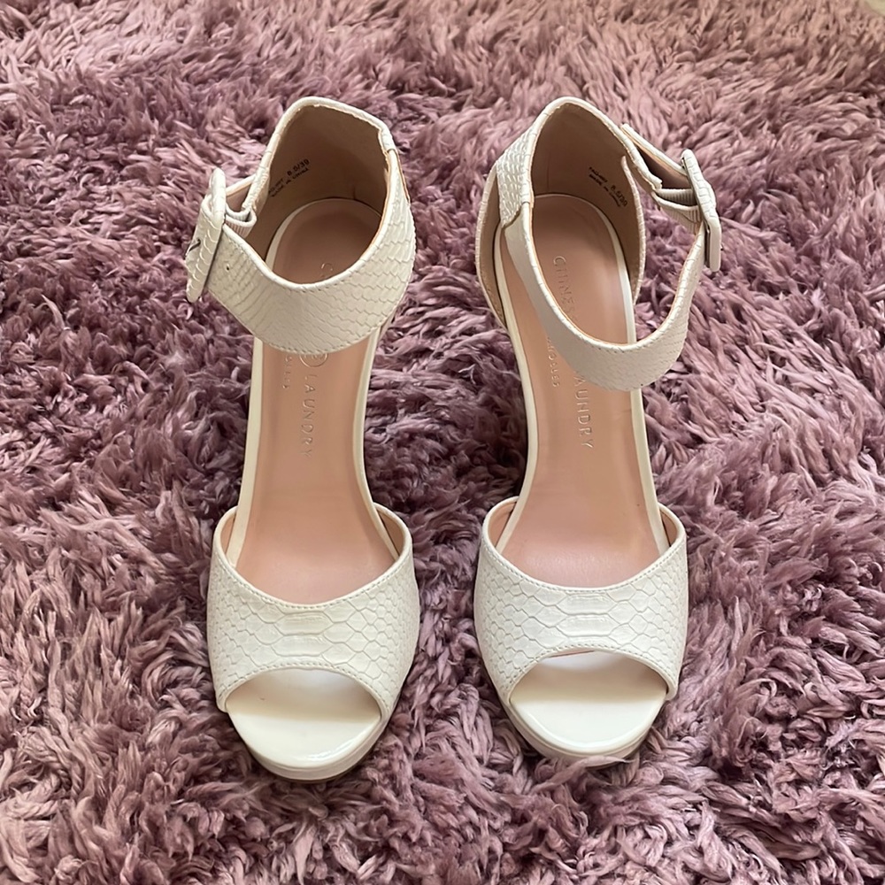 31/2 inch, White Snake print, Ankle Strap. NEW